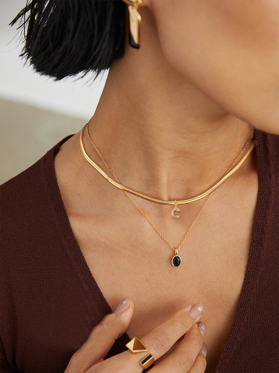 Halskette mit Buchstaben im französischen Stil