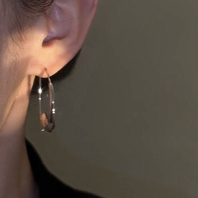 Große geschwungene Ohrringe