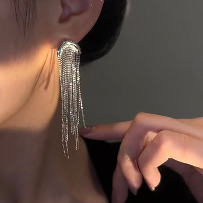 Gebogene Starlight Quasten-Ohrringe