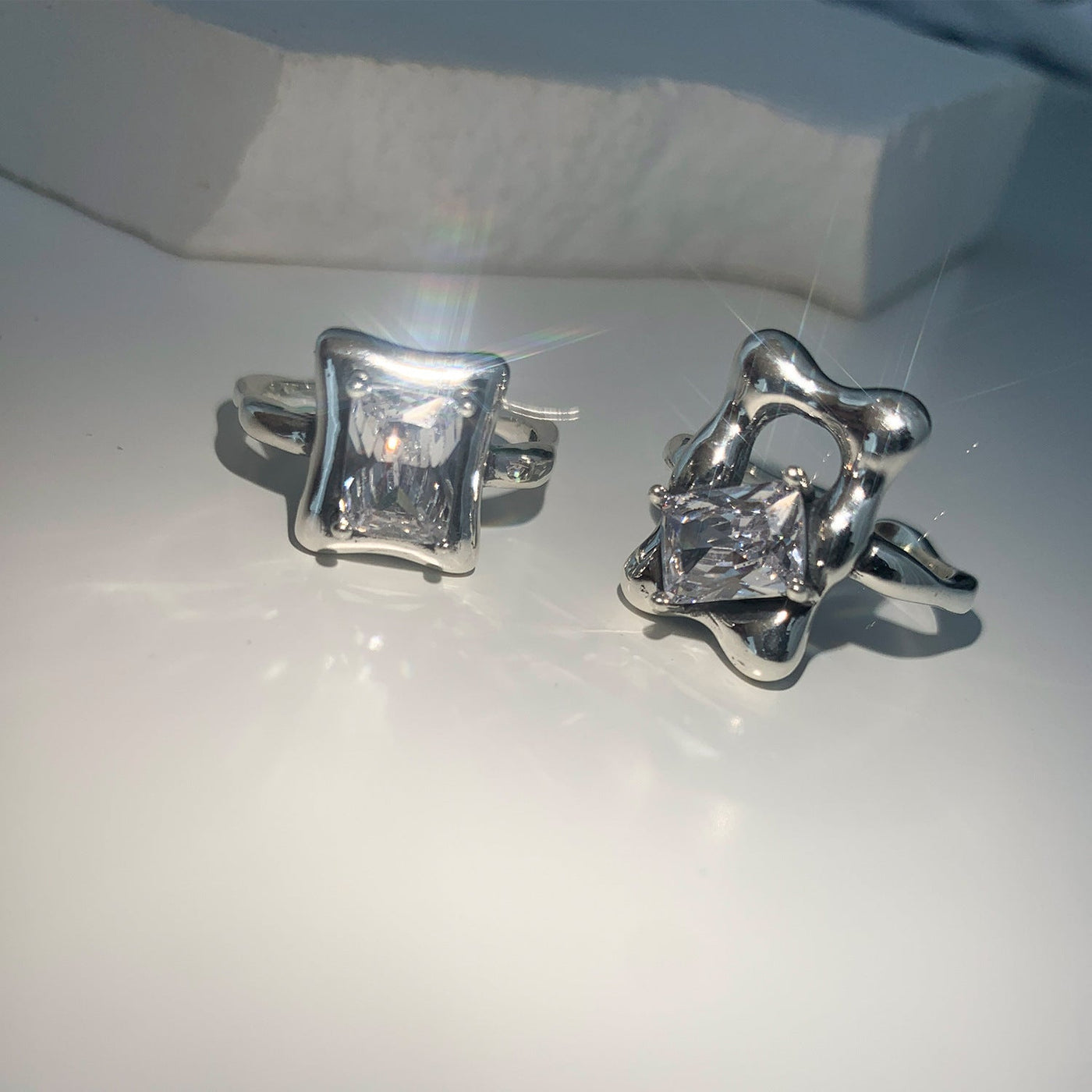 Unregelmäßiger Zirkonia-Ring