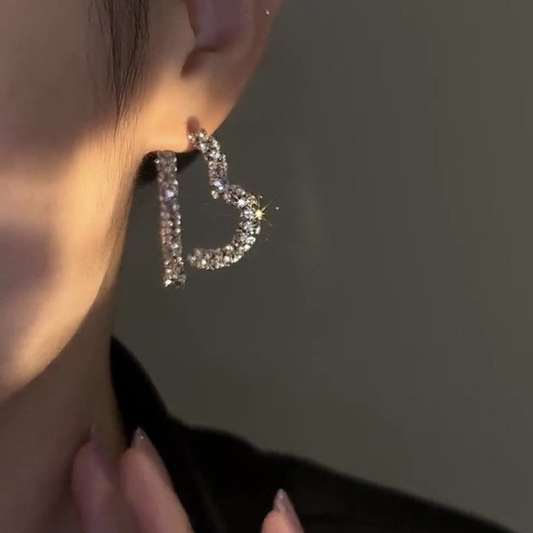 Funkelnde Herz-Ohrringe