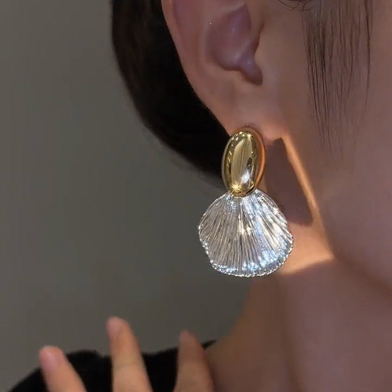 Muschel-Ohrringe aus Gold und Silber