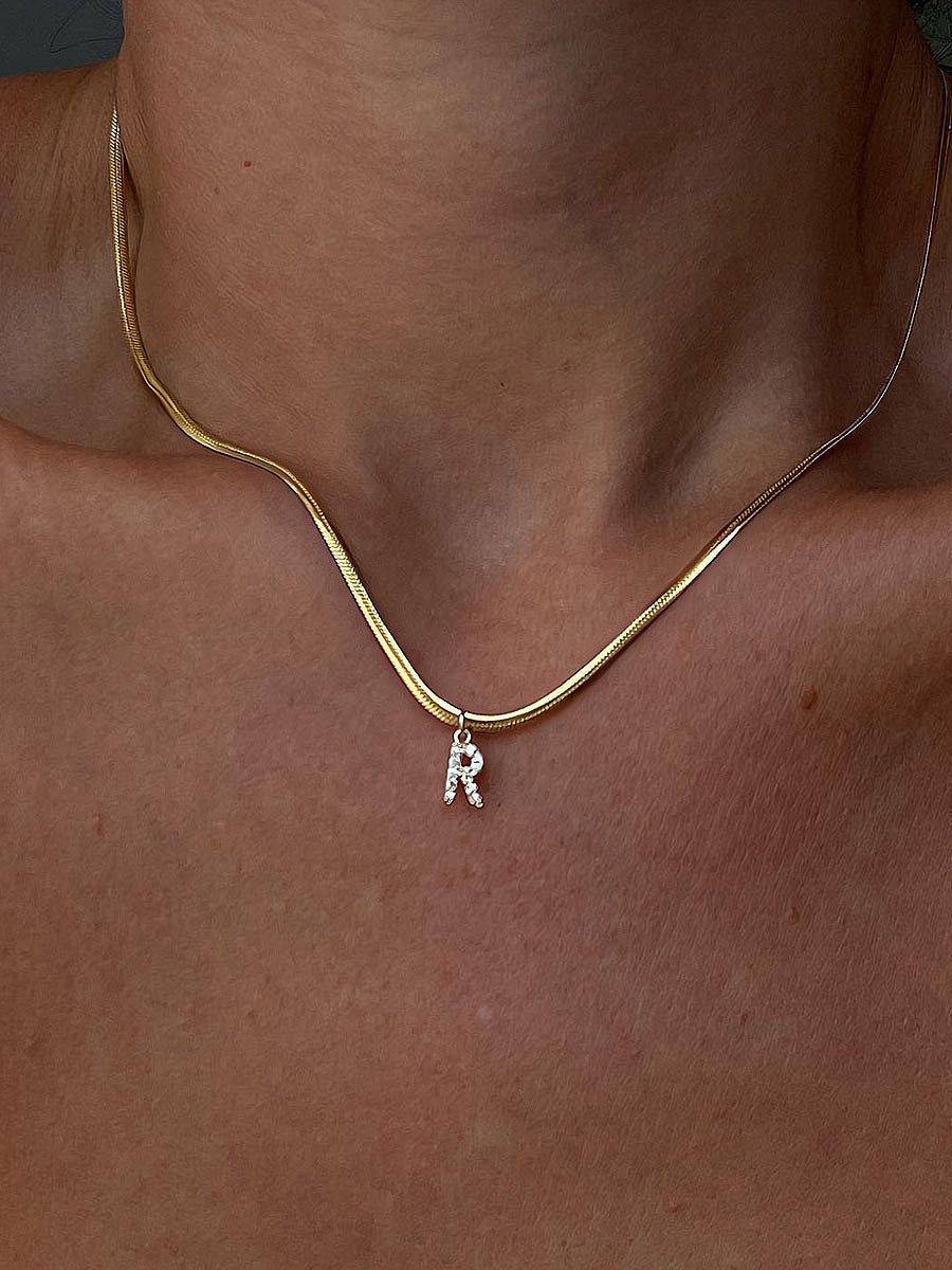 Halskette mit Buchstaben im französischen Stil