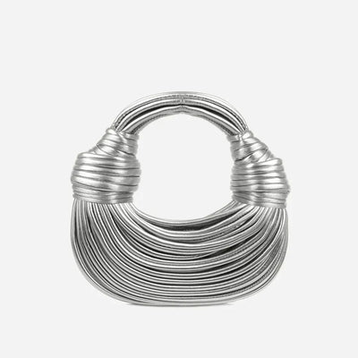 Luxuriöse goldfarbene Tasche mit skulpturalem Griff