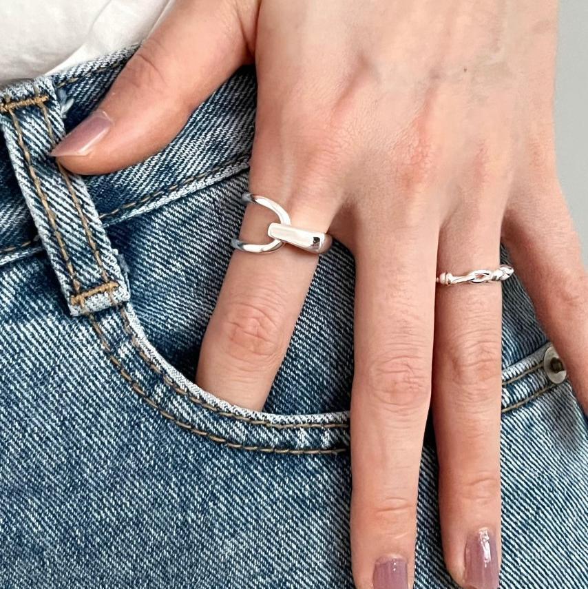 Asymmetrischer verstellbarer Ring aus Silber