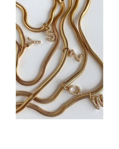 Halskette mit Buchstaben im französischen Stil