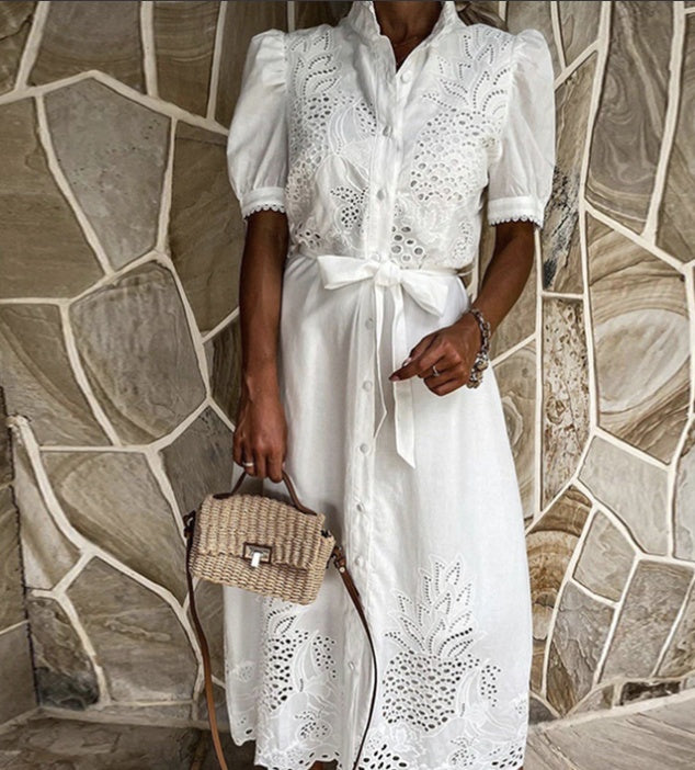 Elena - Weißes besticktes Midikleid mit romantischen Details