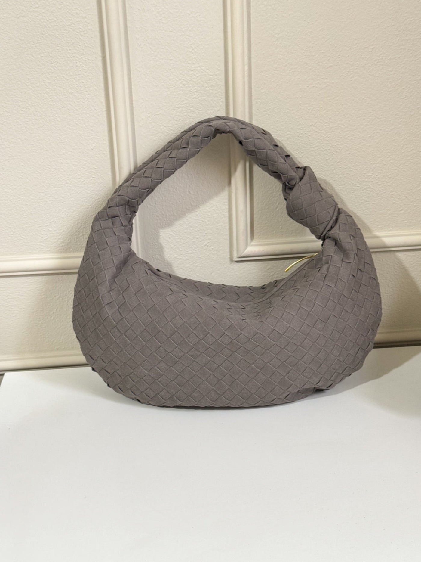 Celeste Knotted Braided Medium Suede Bag - Elegante, Vegane Leder-Handtasche mit Raffiniertem Design