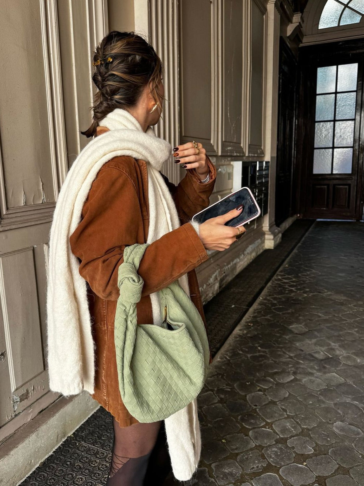 Celeste Knotted Braided Medium Suede Bag - Elegante, Vegane Leder-Handtasche mit Raffiniertem Design