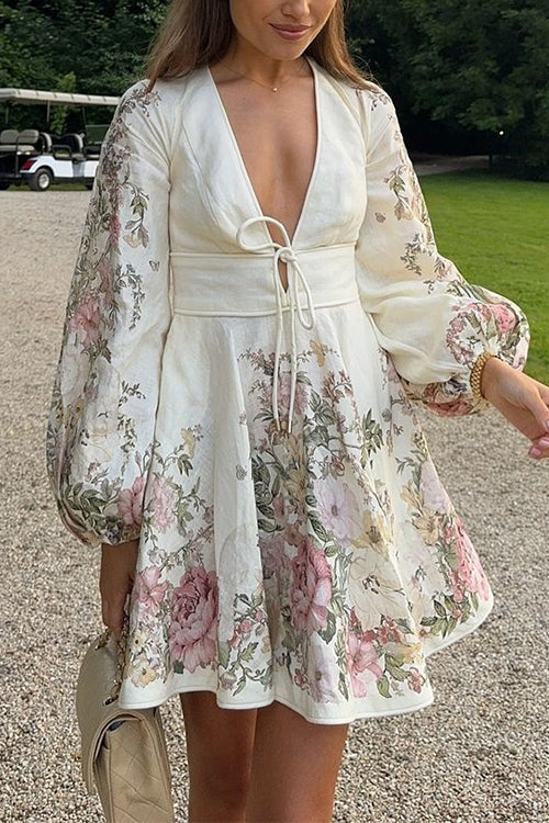 Thessaly – Vintage-inspiriertes Minikleid mit Blumenmuster und Puffärmeln