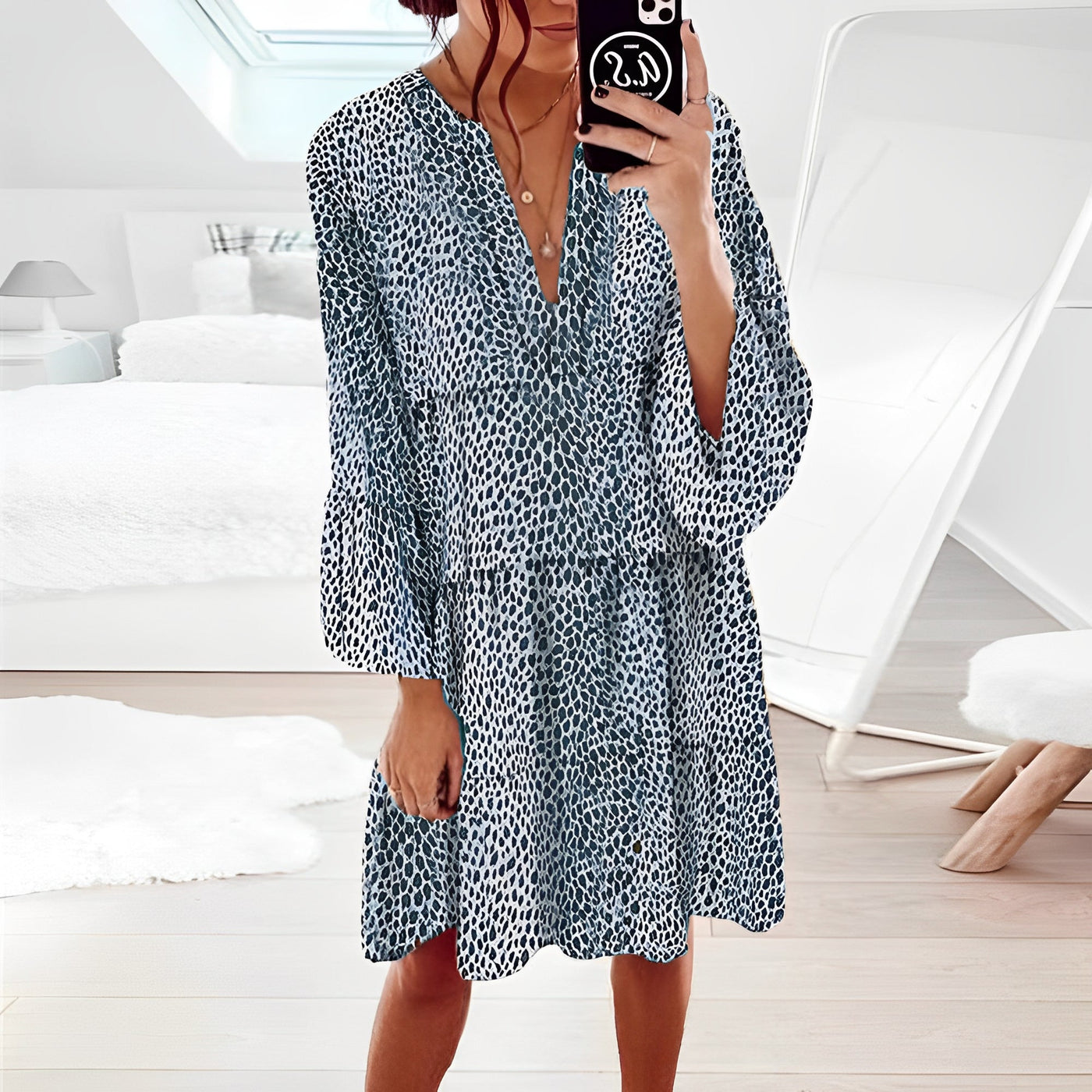 Tegan - Kleid mit V-Ausschnitt und Leopardenmuster