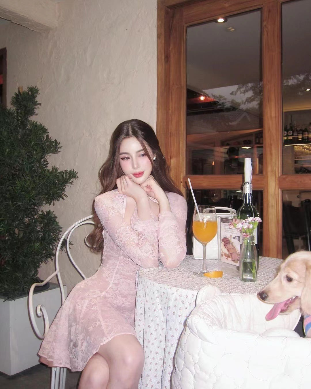 Isidora - Kurzes Spitzenkleid mit langen Ärmeln