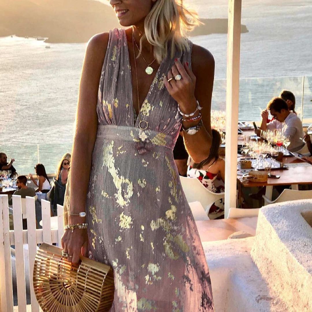 Albina - Glattes V-Ausschnitt-Kleid mit Paillettenverzierung