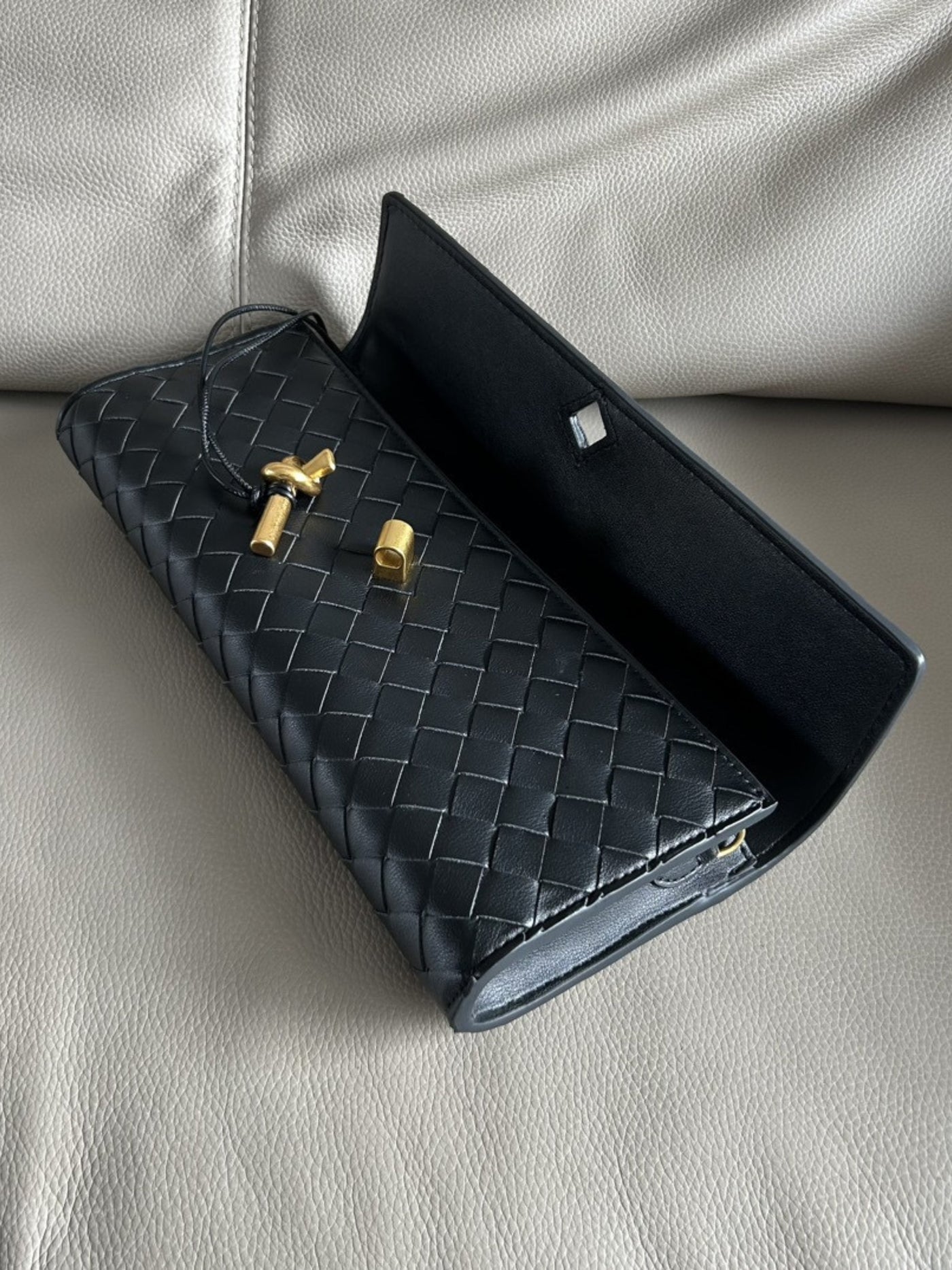Camila Luxe Slim Clutch Aus Veganem Leder Mit Abnehmbarem Schultergurt, Elegante Handtasche