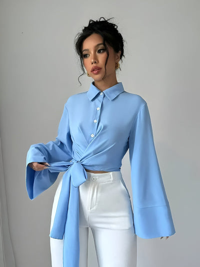 Nastasia | Trendiges Crop-Top mit Schleife und Glockenärmeln