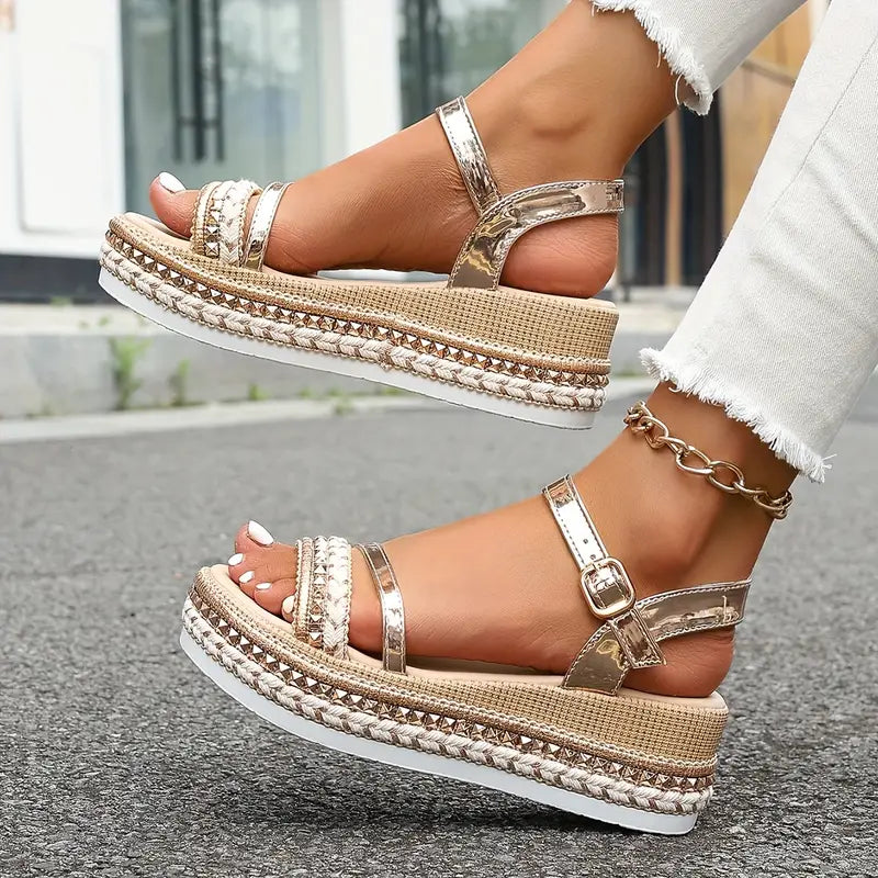 Gene – Metallic-Plateau-Sandalen mit geflochtenem Riemen