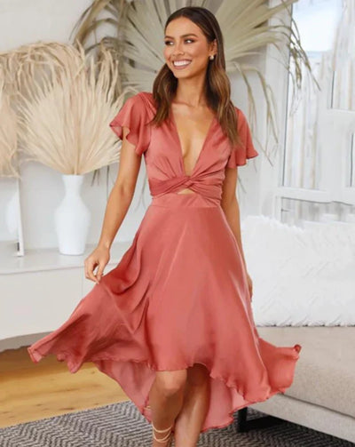 Sacha – Elegantes Satinkleid mit Bindeband