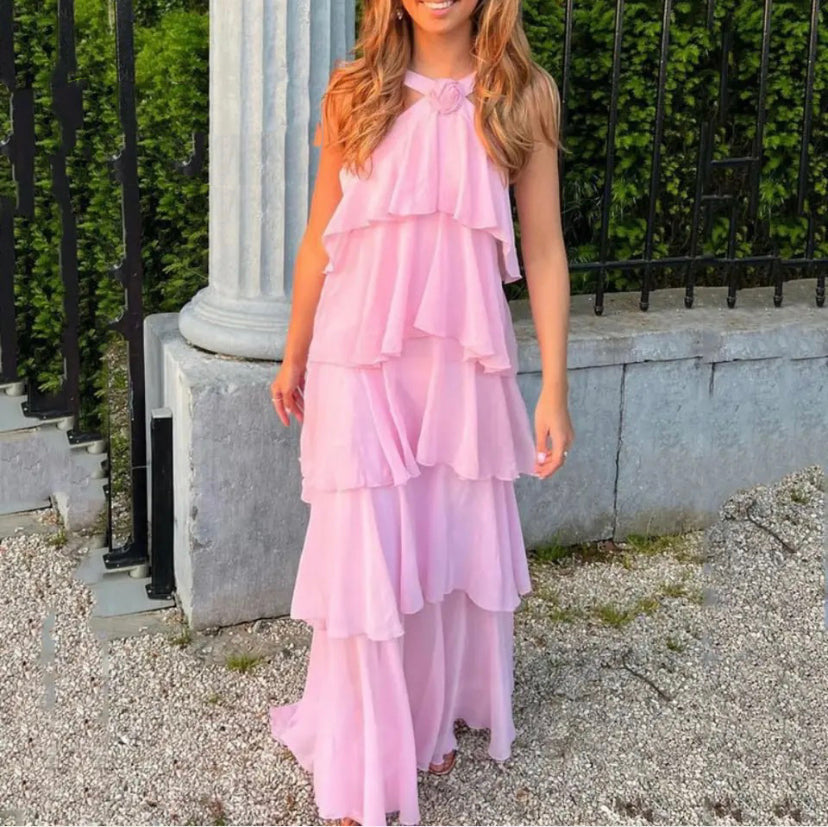 Carys Halterneck Maxi Kleid Mit Schichten und Rüschendetails für Elegante Anlässe