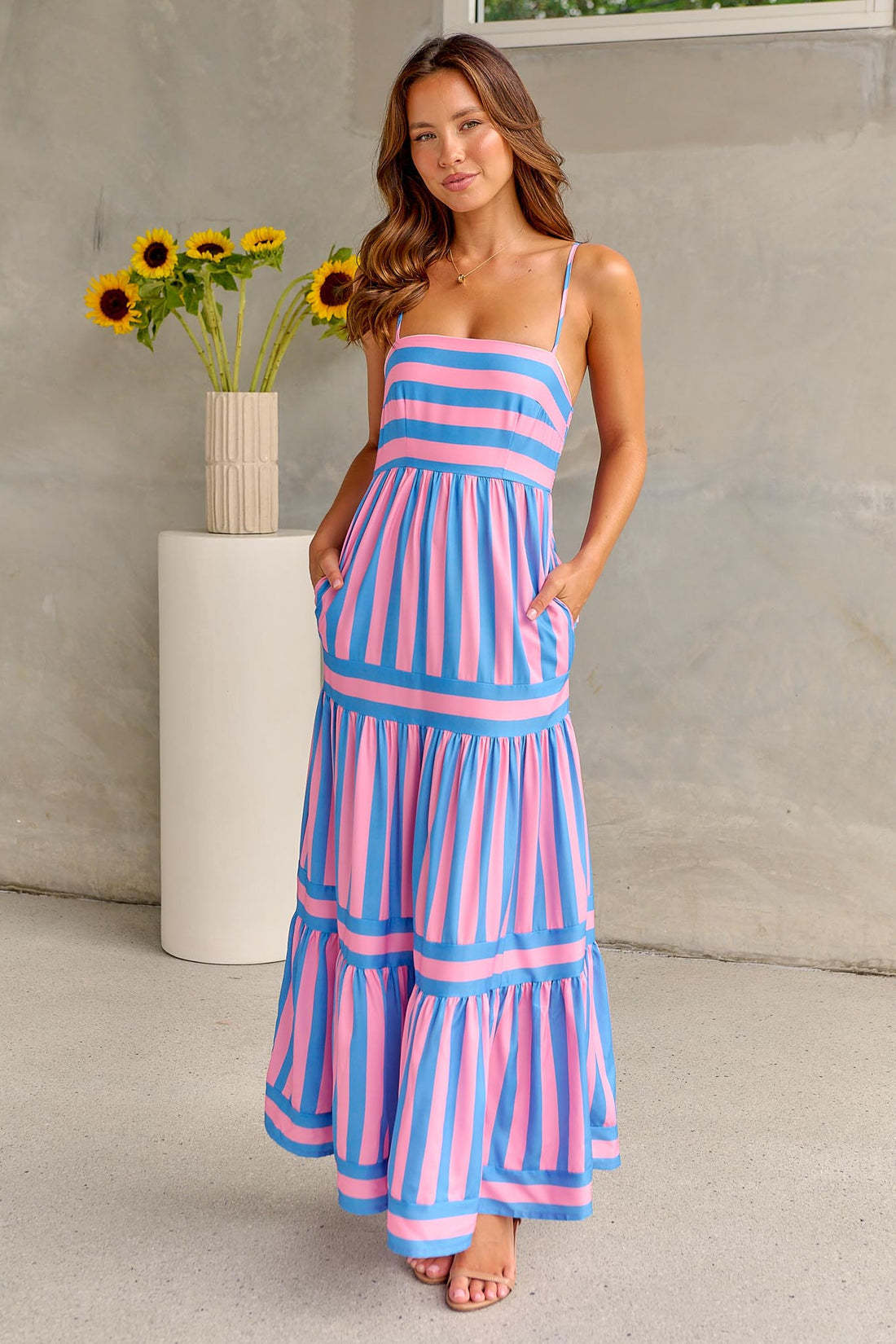 Dalia - Rosa und blau gestreiftes Maxikleid
