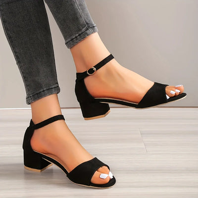 Tirellea – Elegante Sandalen mit niedrigem Blockabsatz und Knöchelriemen