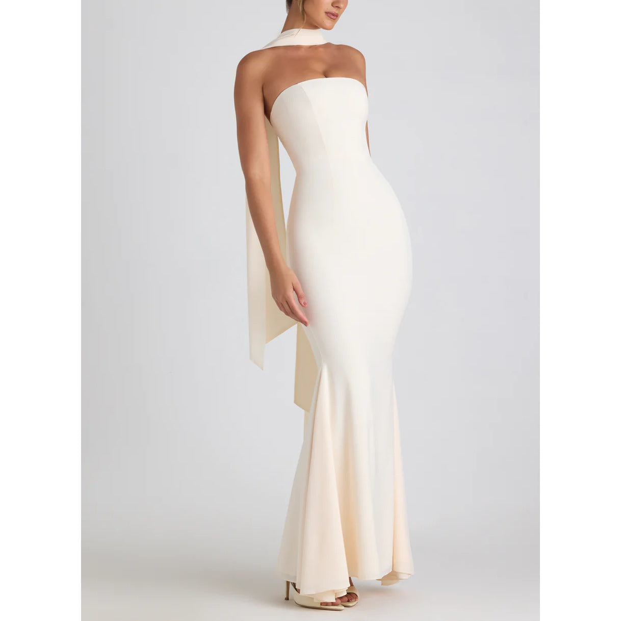 Valeria - Langes asymmetrisches Kleid mit zarten Transparenzen