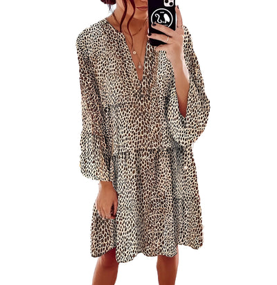 Tegan - Kleid mit V-Ausschnitt und Leopardenmuster