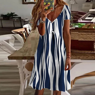 Eryss – Charmantes Kleid mit V-Ausschnitt und kurzen Ärmeln