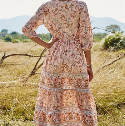 Mahlia – Boho-Midikleid mit Blumenmuster und V-Ausschnitt