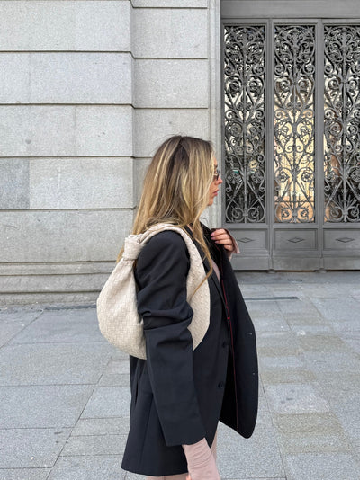 Celeste Knotted Braided Medium Suede Bag - Elegante, Vegane Leder-Handtasche mit Raffiniertem Design