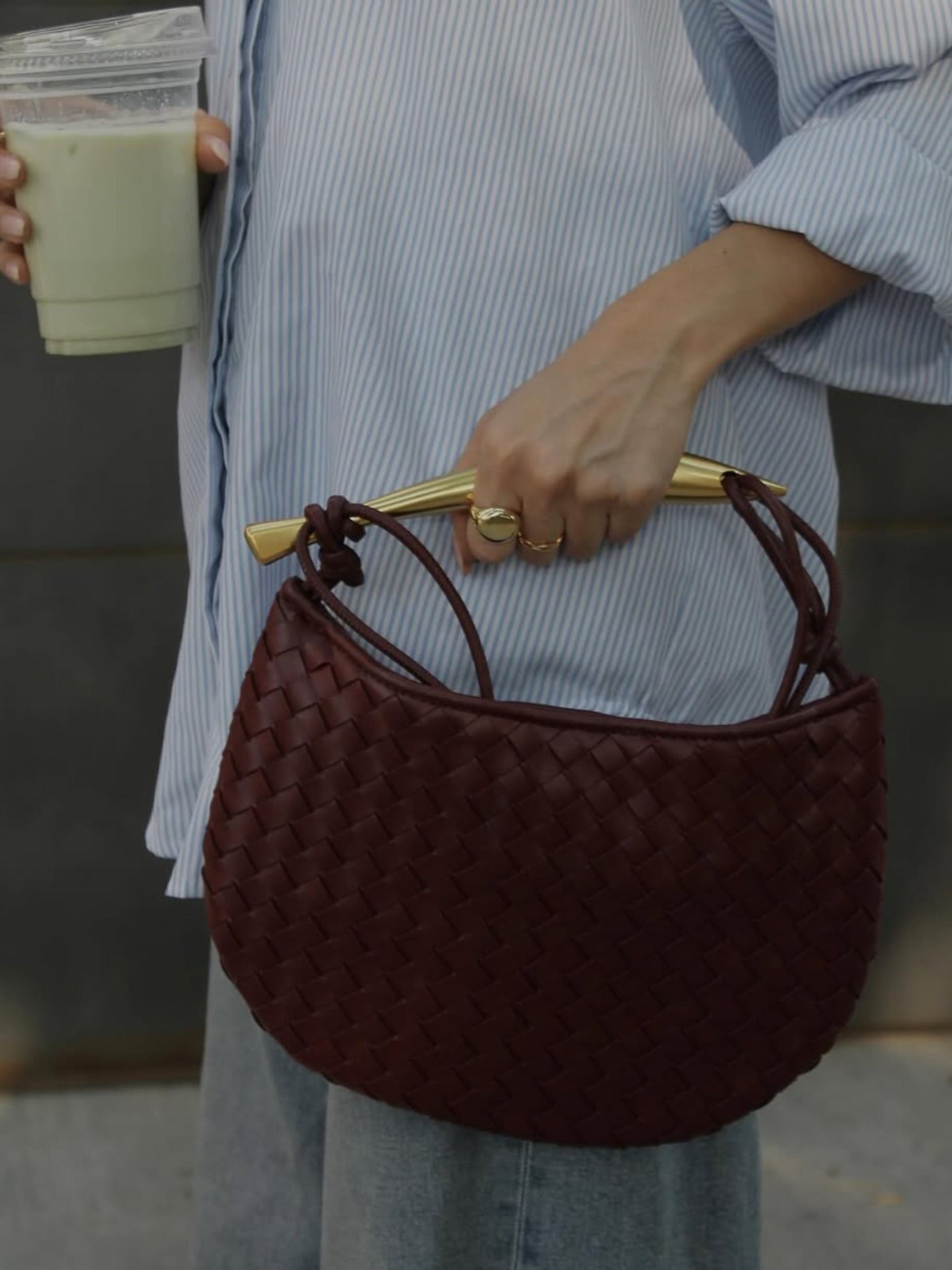 Bianca Luxe Strukturierte Woven Tasche Mit Goldfarbenem Griff Und Schulterriemen