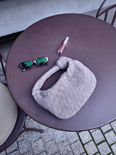 Renee Mini Tasche Aus Weichem Geflochtenem Vegan Wildleder – Eleganter Stadtbegleiter