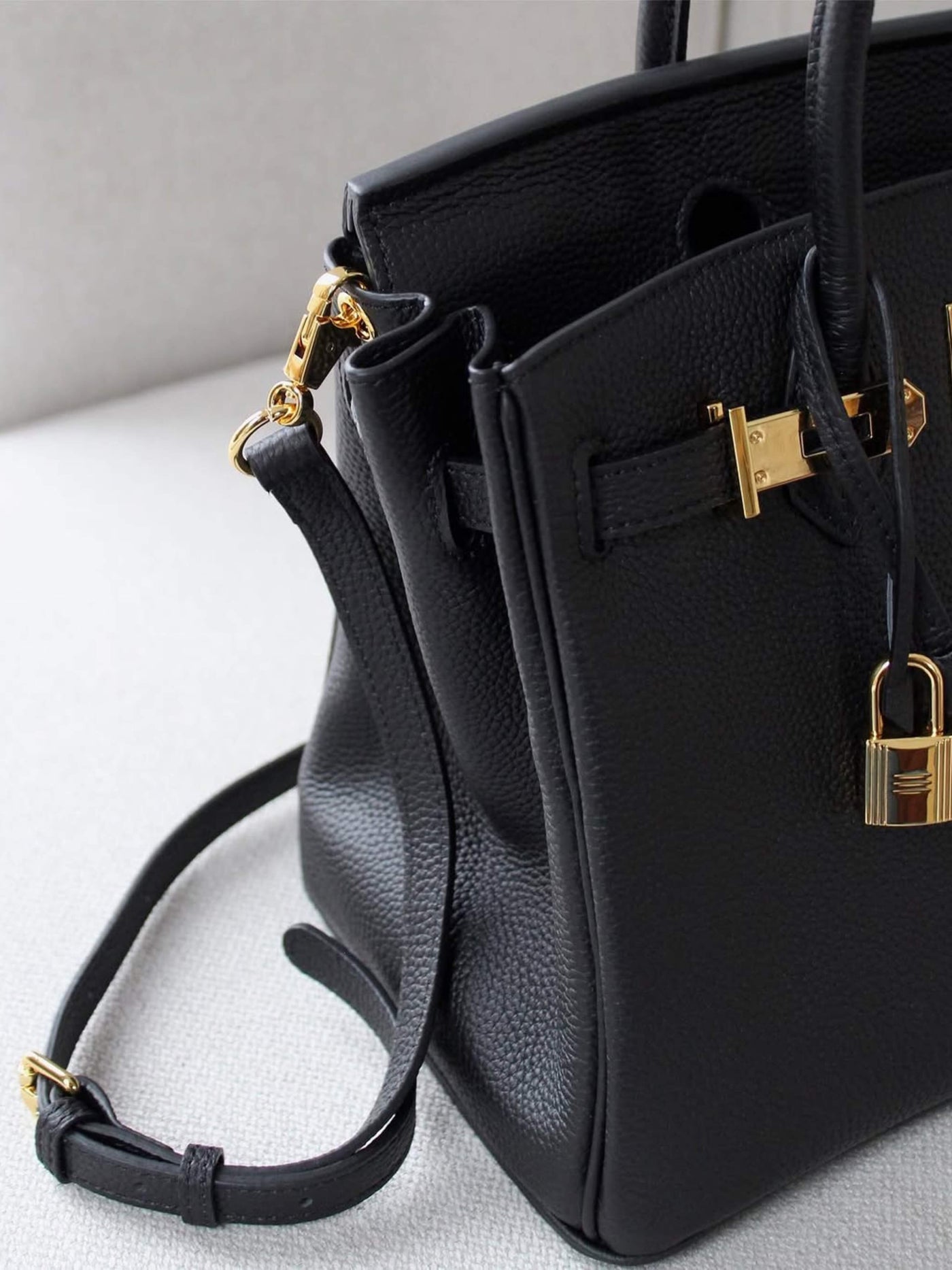 Colette Strukturierte Petite Lock Tasche Aus Premium Veganleder Mit Abnehmbarem Schulterriemen