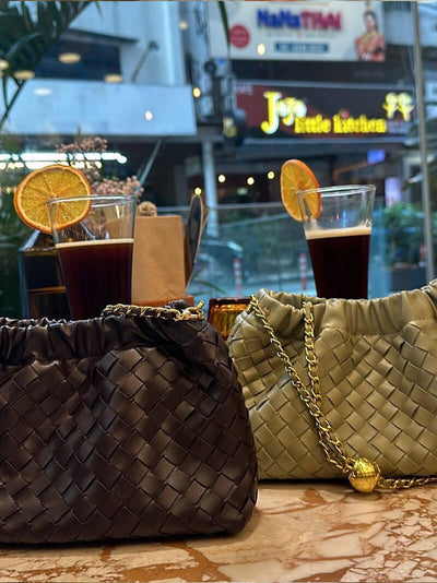 Geflochtene Schultertasche