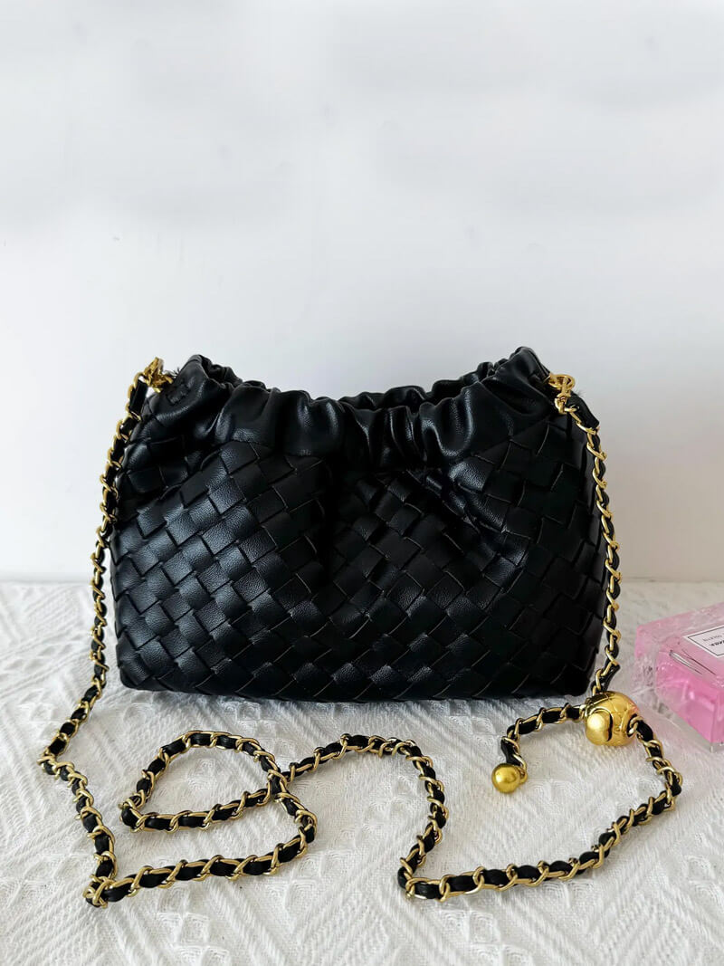 Geflochtene Schultertasche