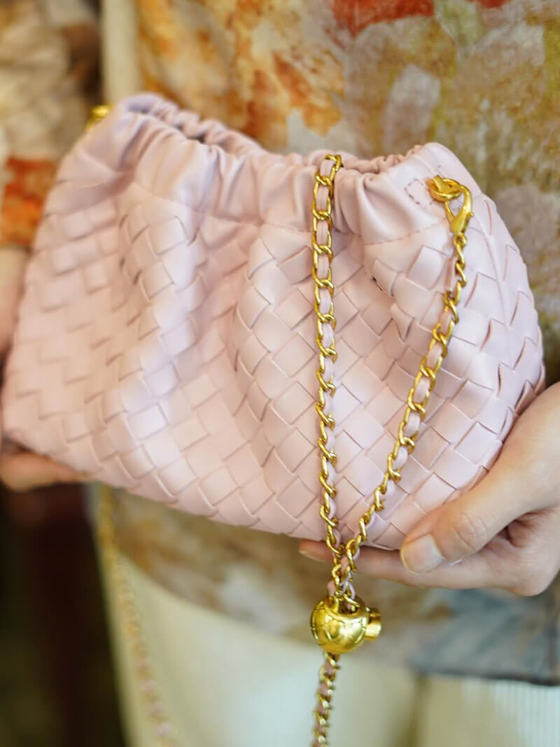 Geflochtene Schultertasche