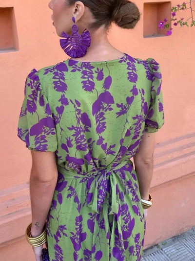 Cleo – Elegantes, feminines Midi-Kleid mit feinen Details