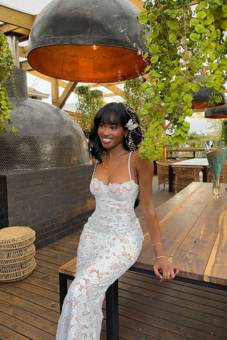 Janessa Elegante Spitze Maxi Kleid - Fließende Silhouette Für Hochzeiten & Galas