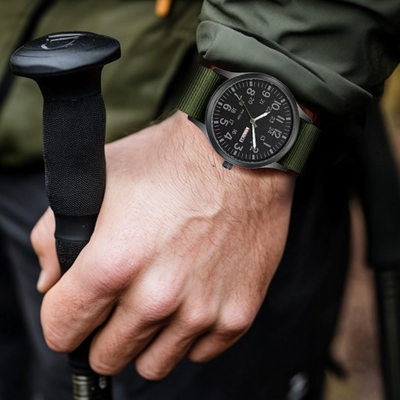 Fadenburg Trailblazer Felduhr – Robuste 24-Stunden-Anzeige, Strapazierfähiges Stoffarmband