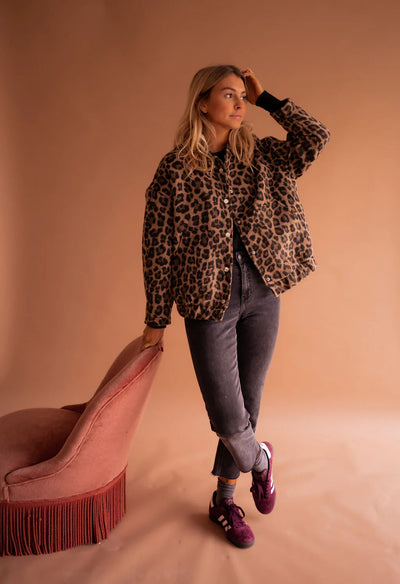 Elodie – Die Leoparden-Bomberjacke für mutige Looks mit Komfort