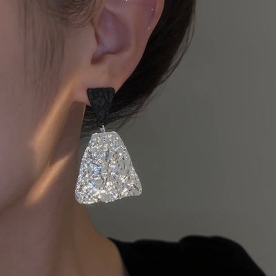 Schwarze und weiße Colorblock-Ohrringe