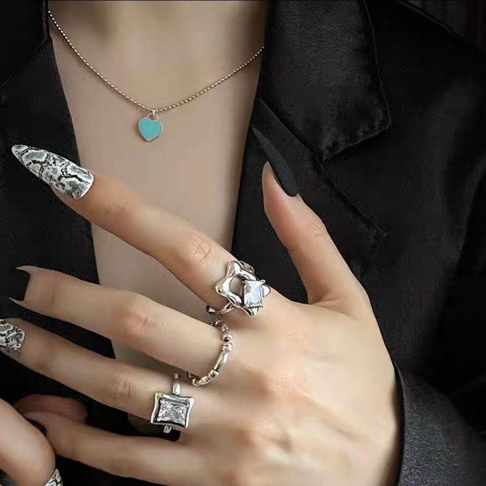 Unregelmäßiger Zirkonia-Ring