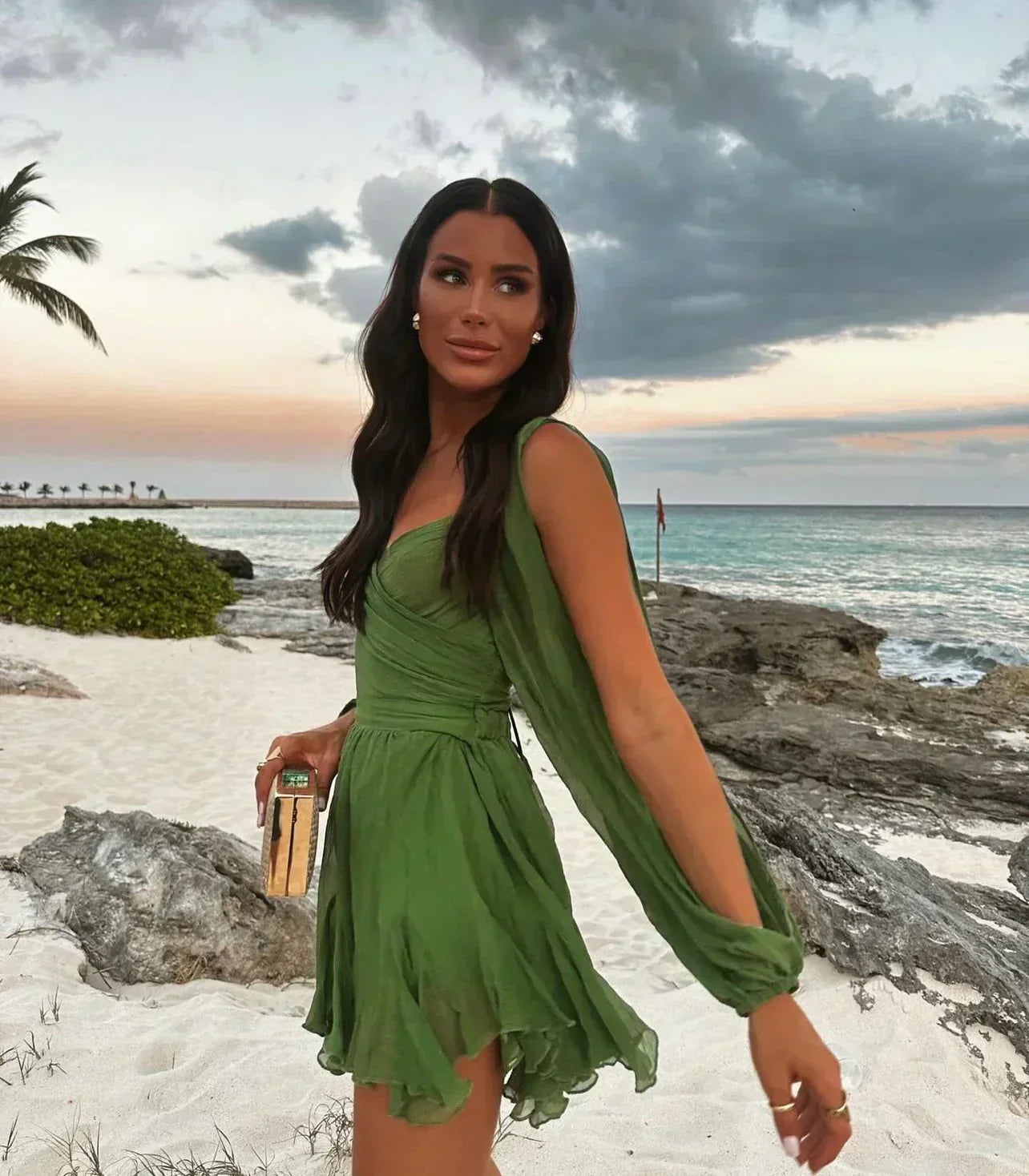 Layla Mini-Kleid Mit V-Ausschnitt und Romantischen Ballonärmeln – Feminine Eleganz Für Jeden Anlass