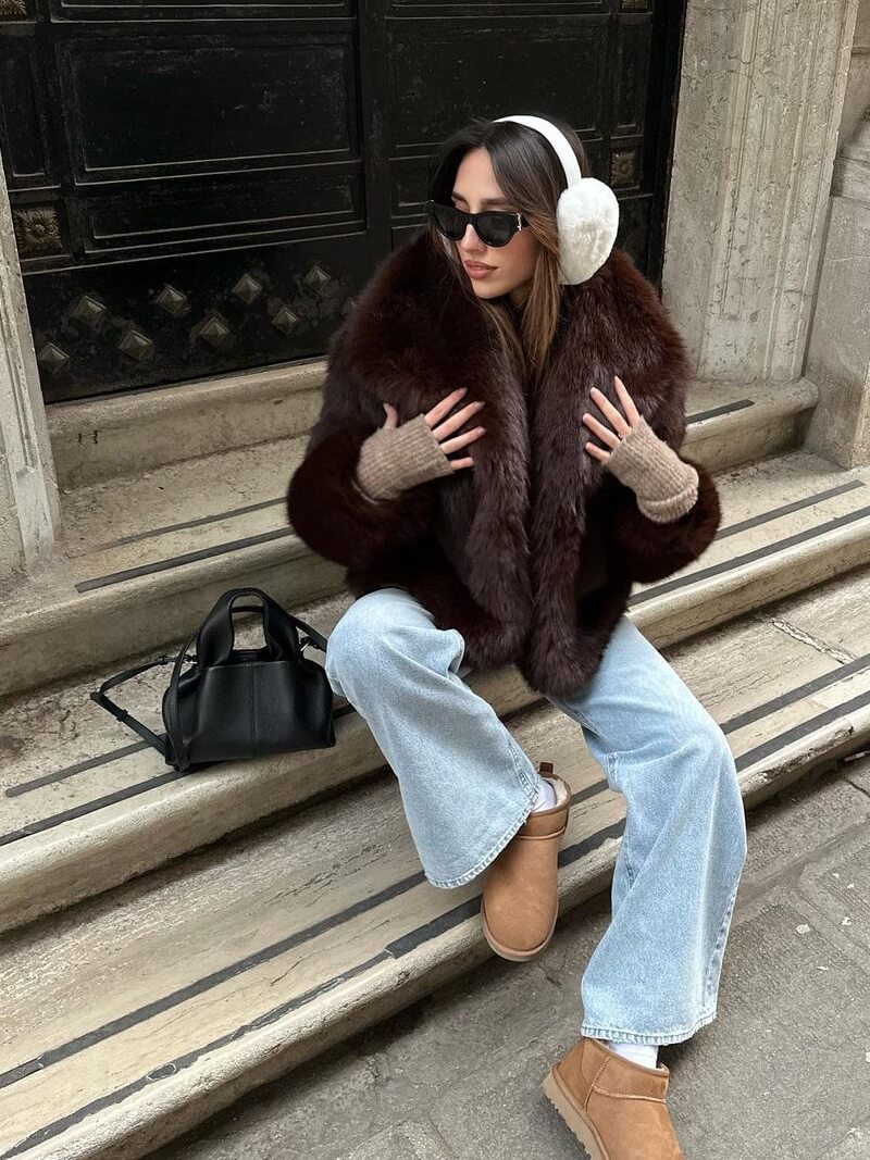 Minimalistische Schultertasche mit Griff