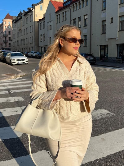 Minimalistische Schultertasche mit Griff