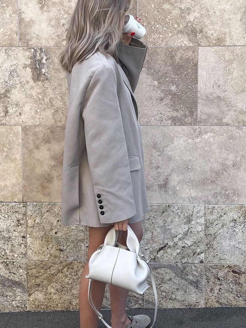 Minimalistische Schultertasche mit Griff