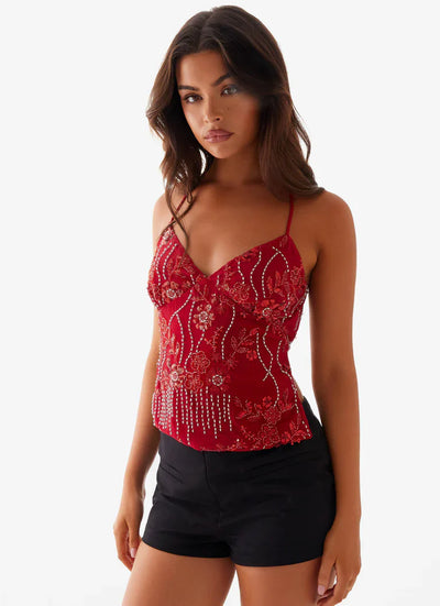 Amira | Strahlend schön mit floralen Details