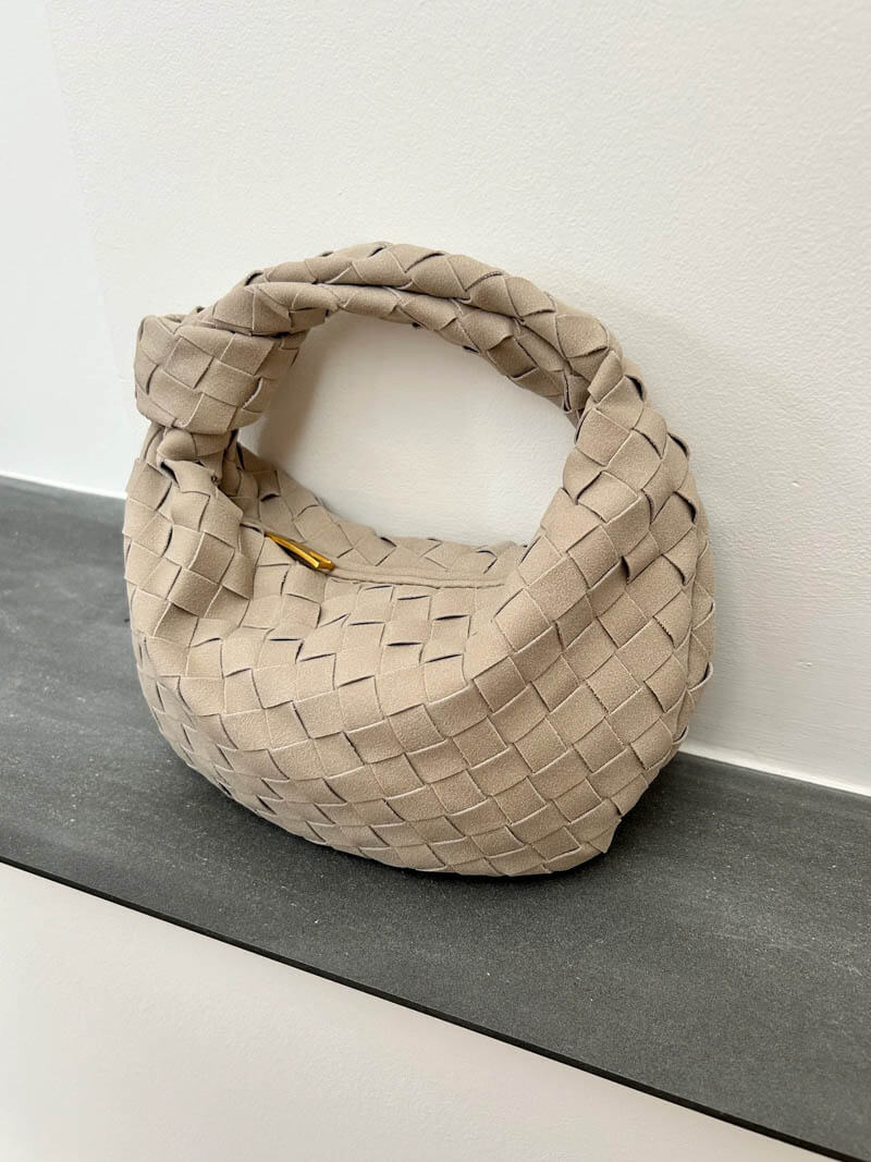 Geflochtene Mini-Bag aus weichem Material mit edler Struktur