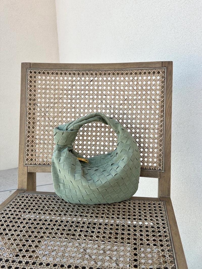 Geflochtene Mini-Bag aus weichem Material mit edler Struktur