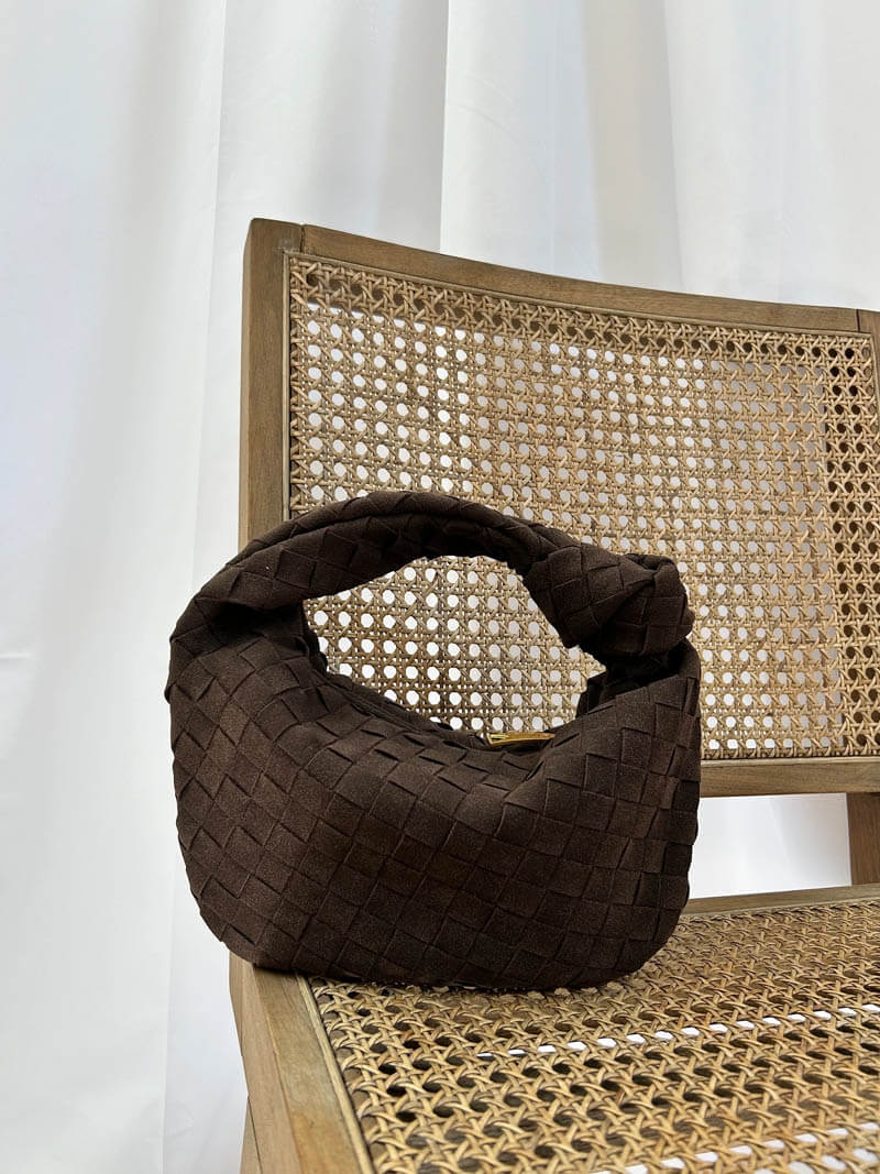 Geflochtene Mini-Bag aus weichem Material mit edler Struktur