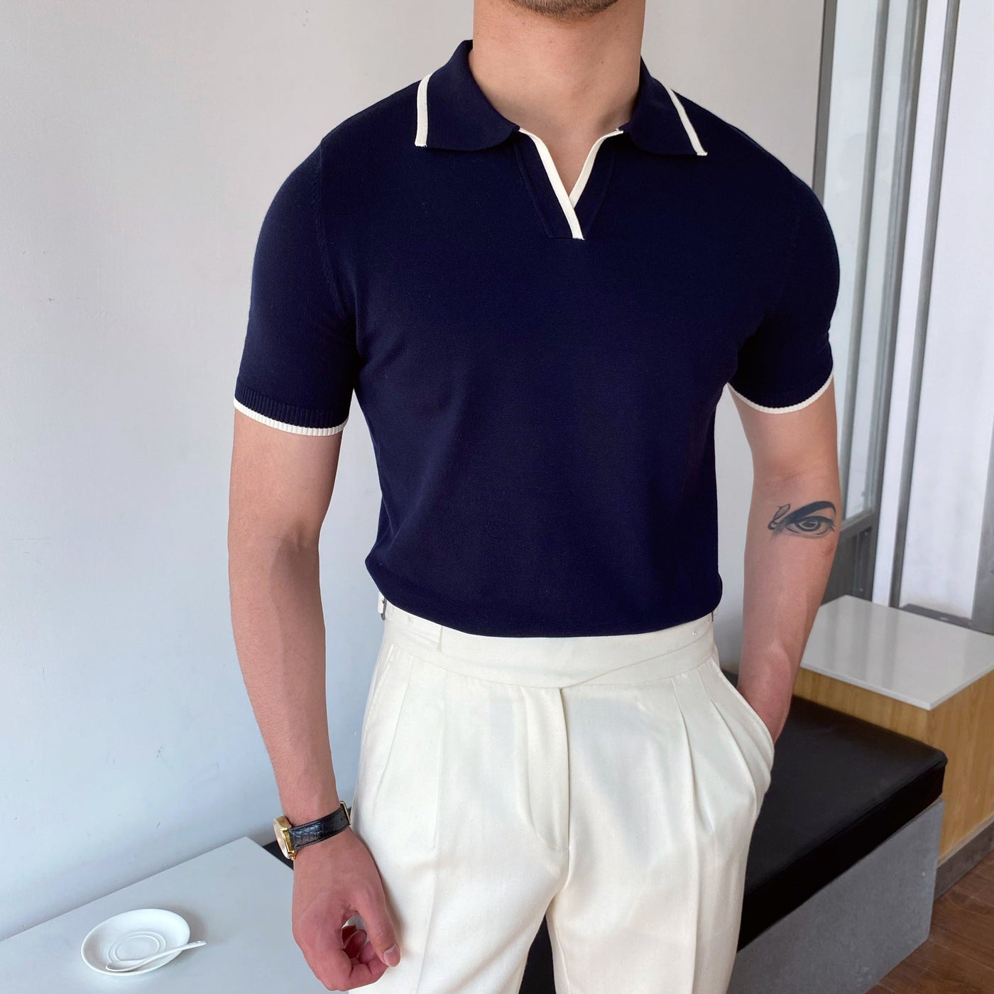 Jakob Polo mit Kontrastkragen